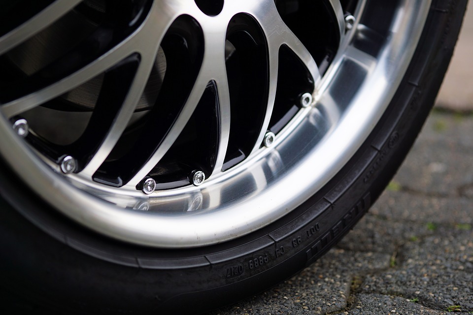 下游丨汽車(chē)產(chǎn)業(yè)按下“暫停鍵”，對(duì)鋁加工設(shè)備企業(yè)有何影響？