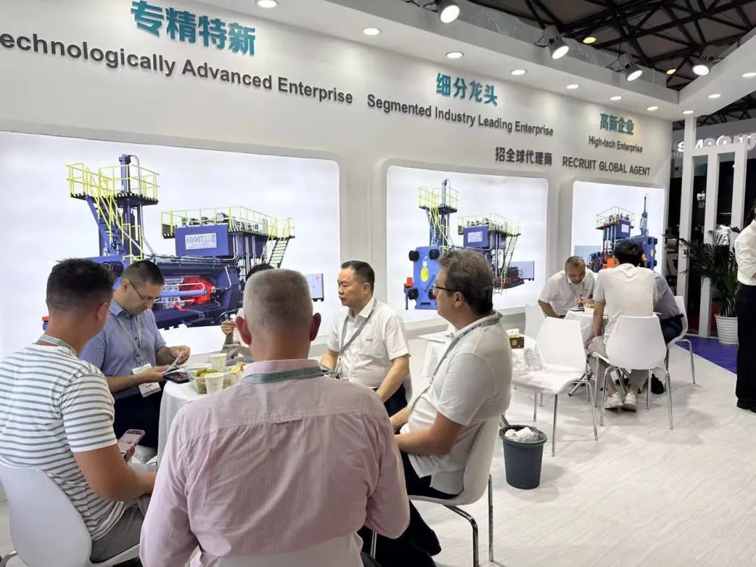 高效、節(jié)能、穩(wěn)定！萬(wàn)格士新型高端擠壓機(jī)上海鋁展備受矚目
